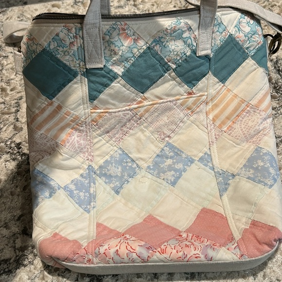 Handmade crossbody made from vintage quilt - Picture 3 of 4